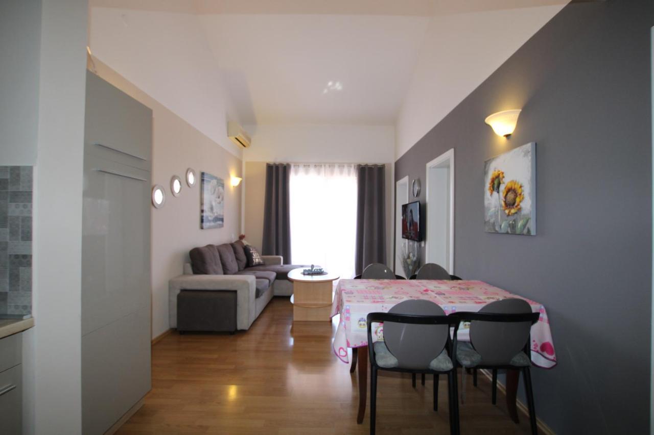 Apartments Markus โปเรช ภายนอก รูปภาพ