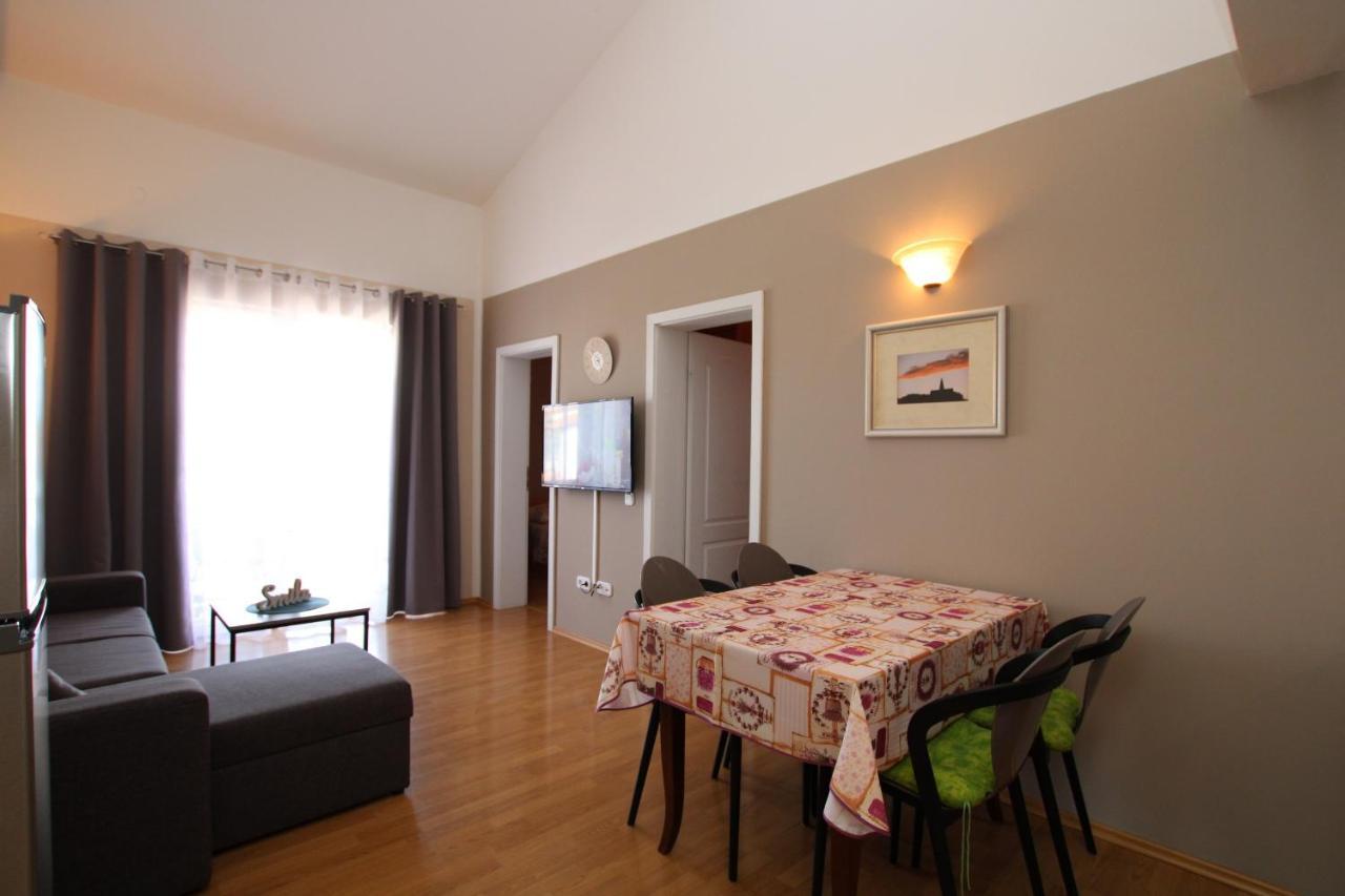 Apartments Markus โปเรช ภายนอก รูปภาพ